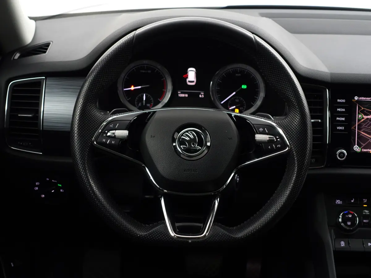 1.5 TSI Sportline Business Aut- Panoramadak, Carplay, Android Auto, Canton Audio, Camera, Keyless