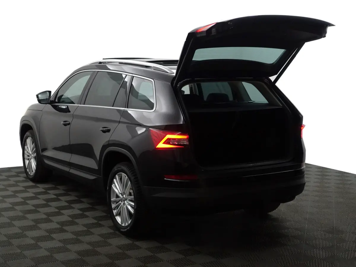 1.5 TSI Sportline Business Aut- Panoramadak, Carplay, Android Auto, Canton Audio, Camera, Keyless