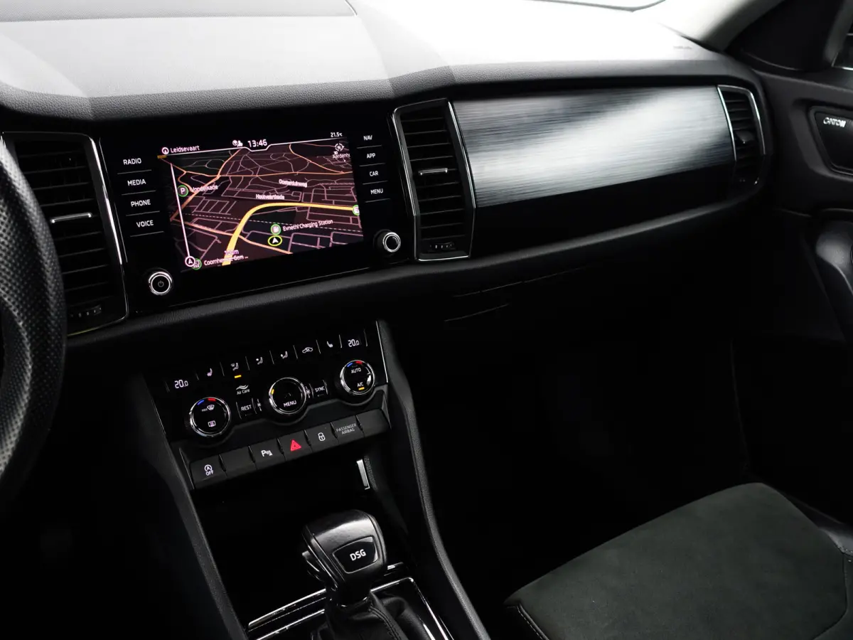 1.5 TSI Sportline Business Aut- Panoramadak, Carplay, Android Auto, Canton Audio, Camera, Keyless