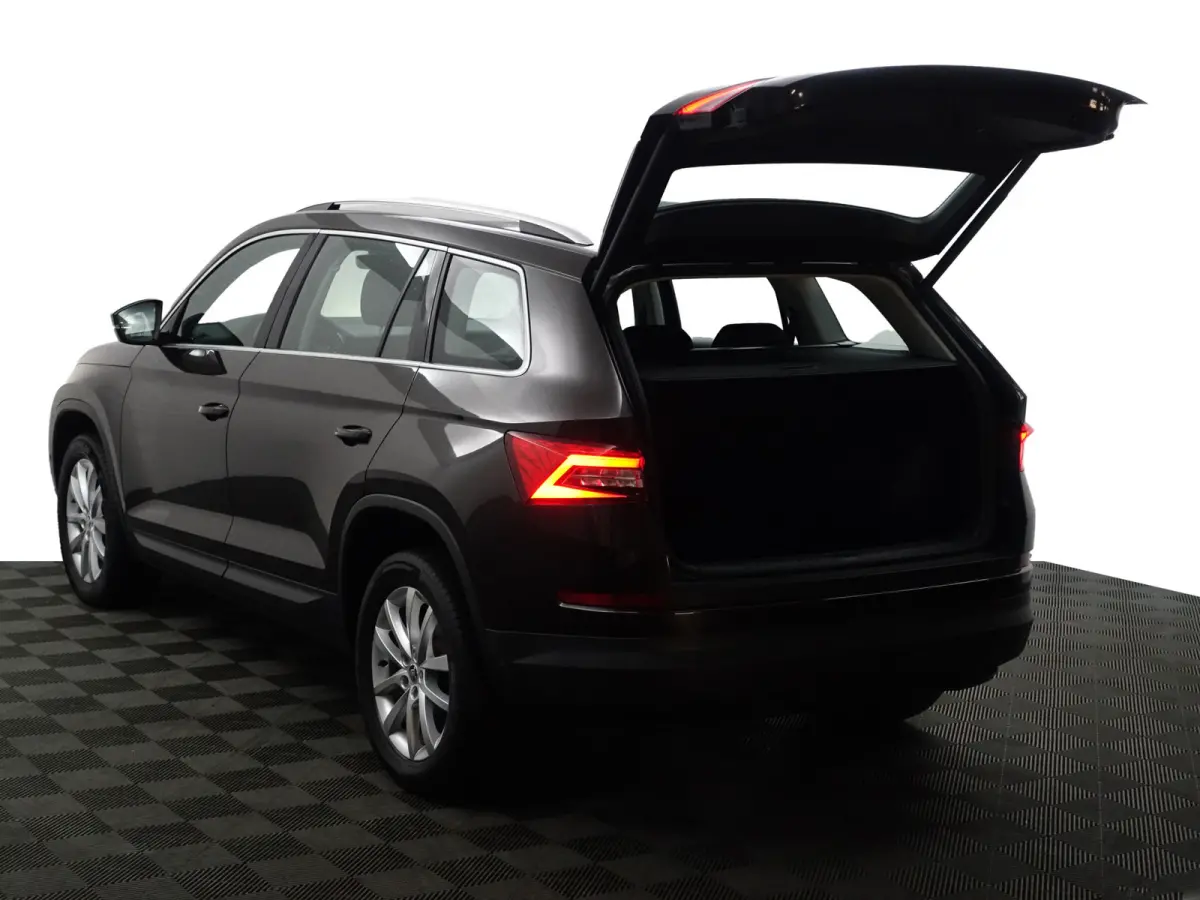 1.4 TSI Style Business Aut- Carplay, Android Auto, Sfeerverlichting, Memory, Canton Audio, 360 Camera