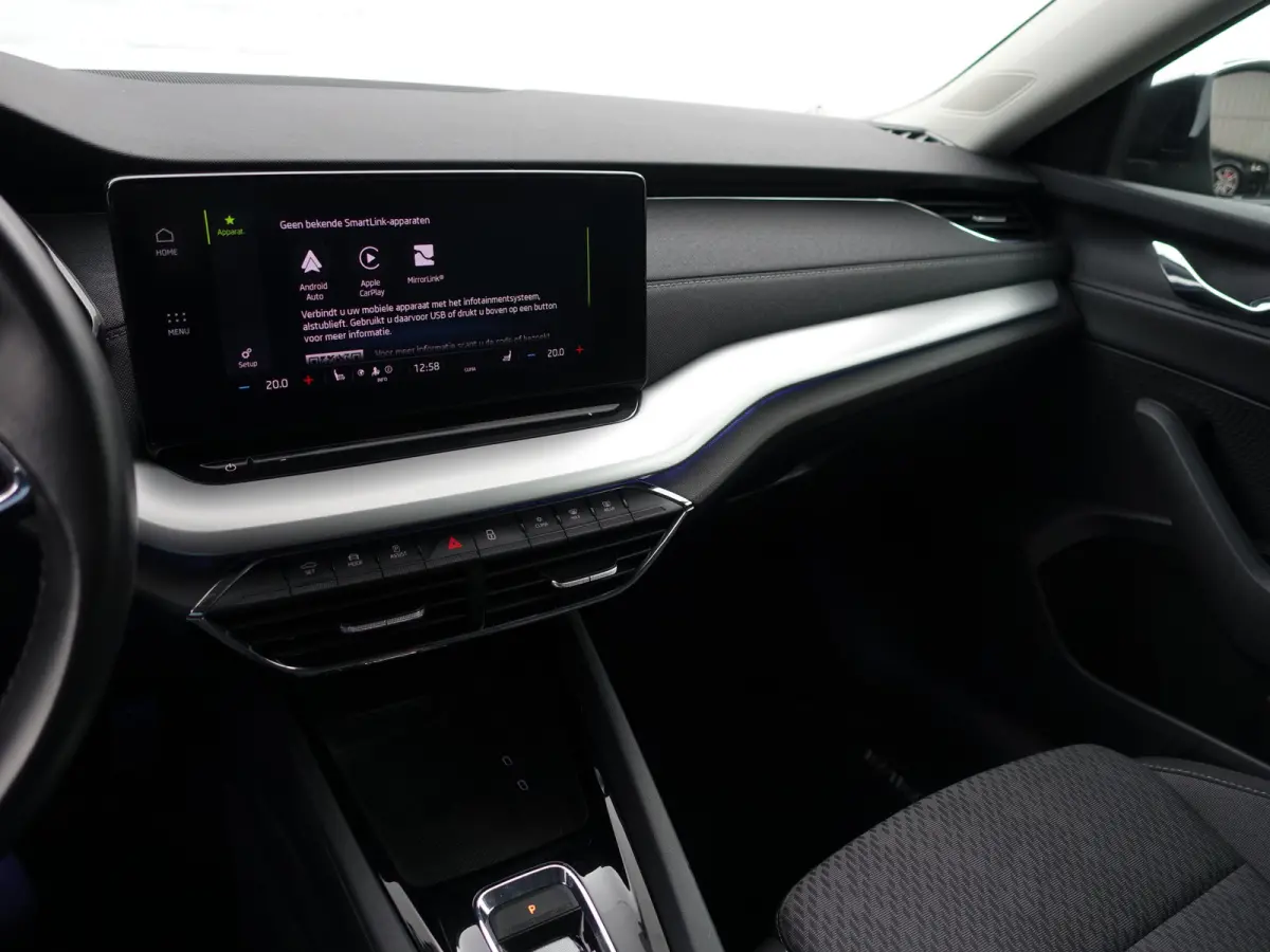 1.0 e-TSI Business Edition Plus Aut- Dynamic Select, Camera, Lane Assist, Sfeerverlichting, CarPlay, Android Auto, Stoelverwarming