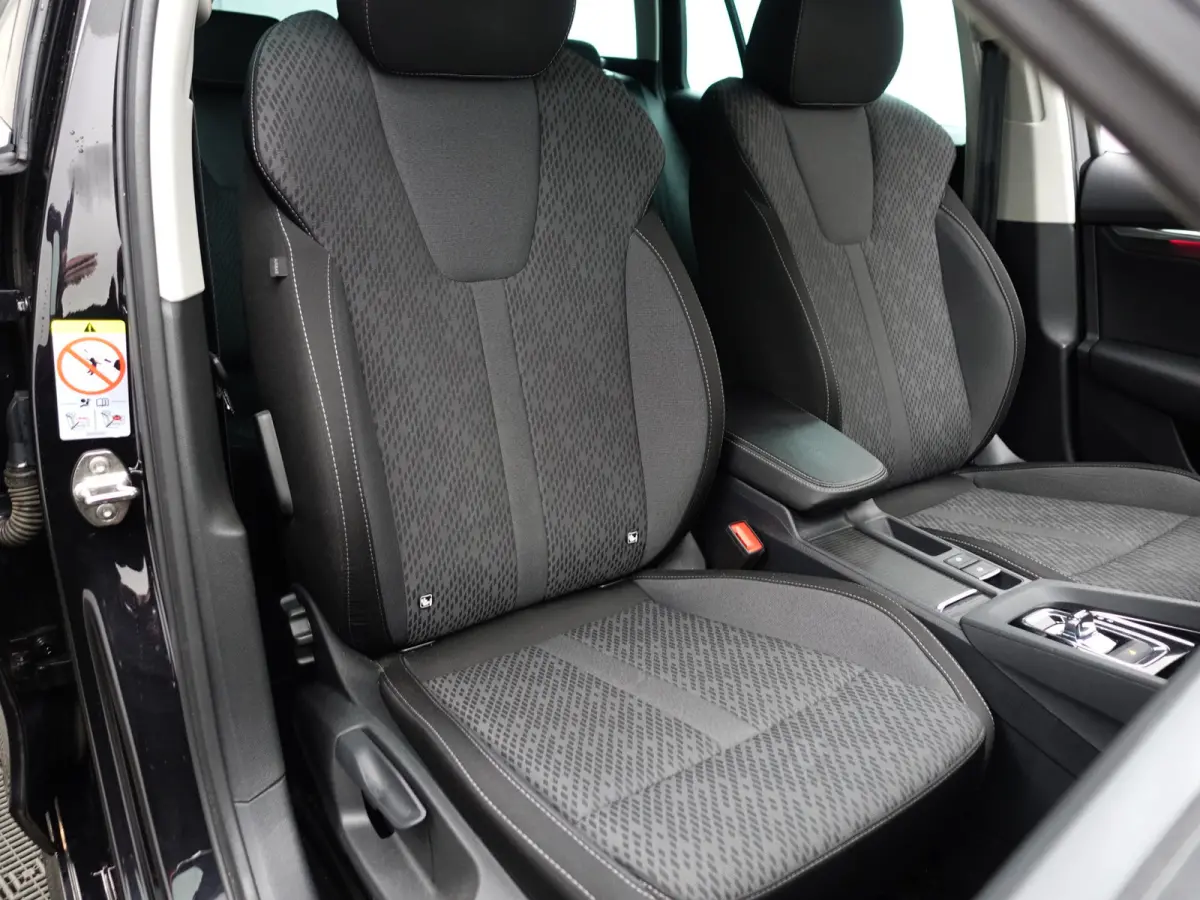 1.0 e-TSI Business Edition Plus Aut- Dynamic Select, Camera, Lane Assist, Sfeerverlichting, CarPlay, Android Auto, Stoelverwarming