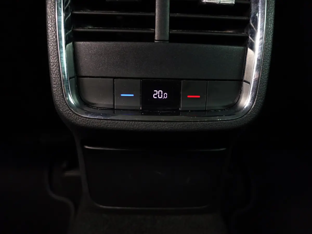 1.0 e-TSI Business Edition Plus Aut- Dynamic Select, Camera, Lane Assist, Sfeerverlichting, CarPlay, Android Auto, Stoelverwarming