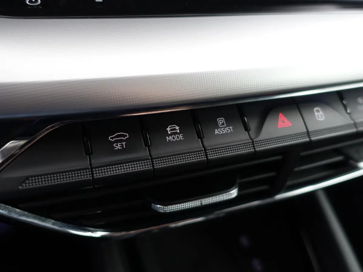 1.0 e-TSI Business Edition Plus Aut- Dynamic Select, Camera, Lane Assist, Sfeerverlichting, CarPlay, Android Auto, Stoelverwarming