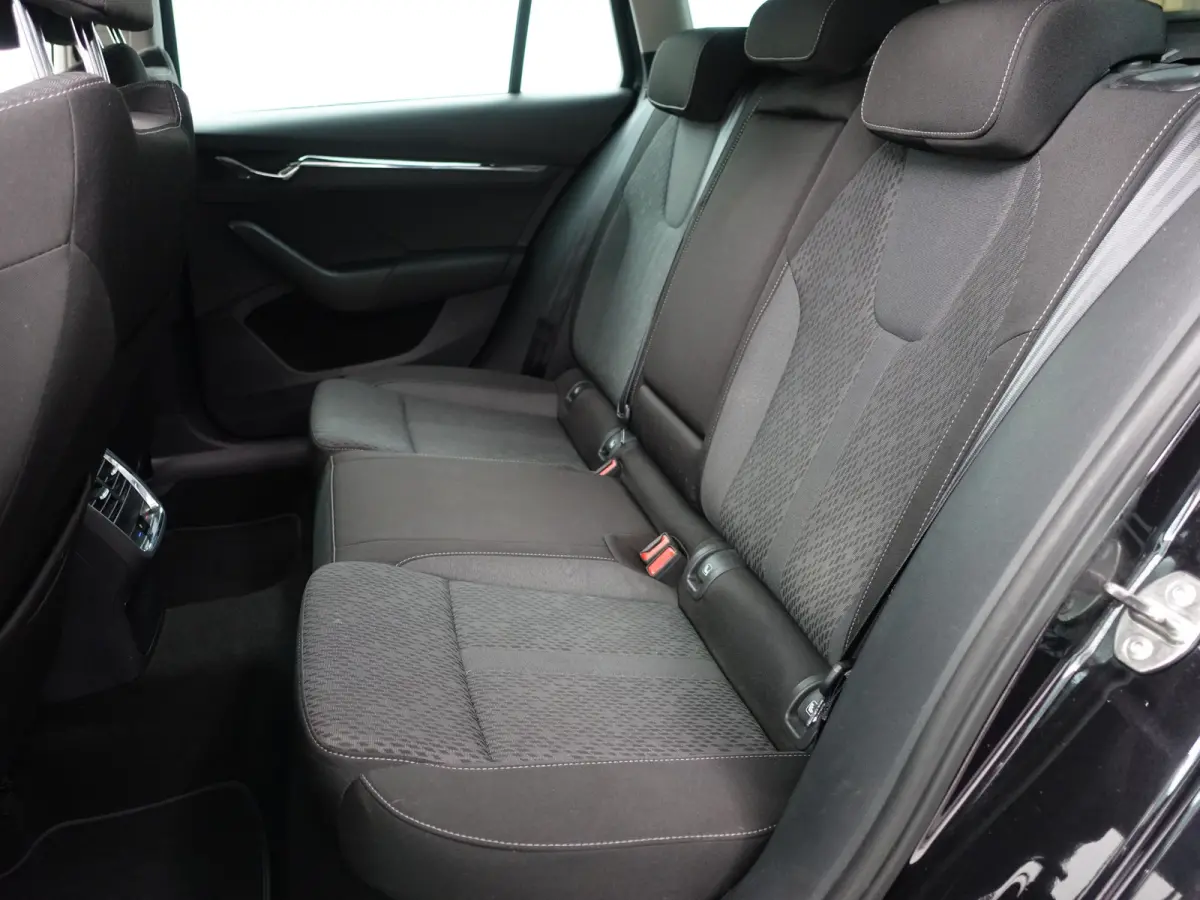 1.0 e-TSI Business Edition Plus Aut- Dynamic Select, Camera, Lane Assist, Sfeerverlichting, CarPlay, Android Auto, Stoelverwarming