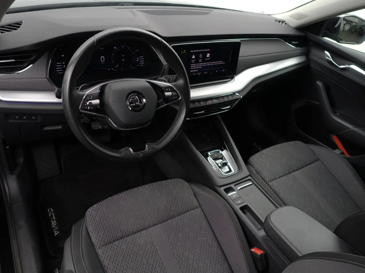 1.0 e-TSI Business Edition Plus Aut- Dynamic Select, Camera, Lane Assist, Sfeerverlichting, CarPlay, Android Auto, Stoelverwarming