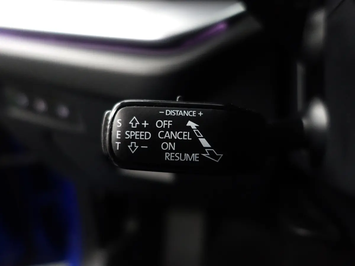 1.0 e-TSI Business Edition Plus Aut- Carplay, Sfeerverlichting, Virtual Cockpit, Ada Cruise, Dynamic Select, Sport Interieur