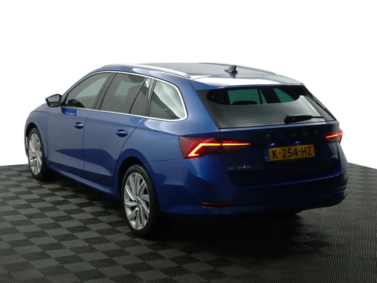 1.0 e-TSI Business Edition Plus Aut- Carplay, Sfeerverlichting, Virtual Cockpit, Ada Cruise, Dynamic Select, Sport Interieur