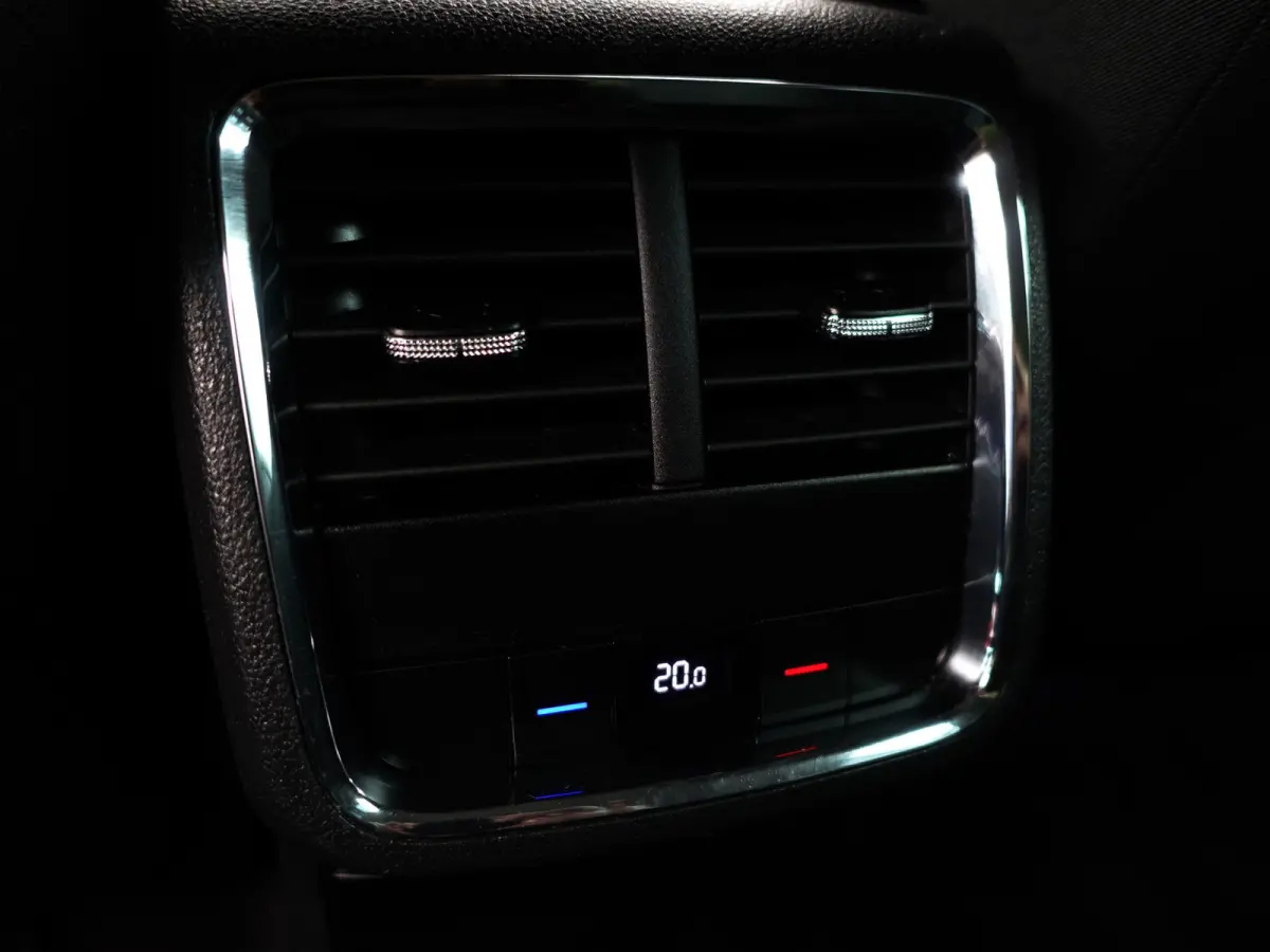 1.0 e-TSI Business Edition Plus Aut- Carplay, Sfeerverlichting, Virtual Cockpit, Ada Cruise, Dynamic Select, Sport Interieur