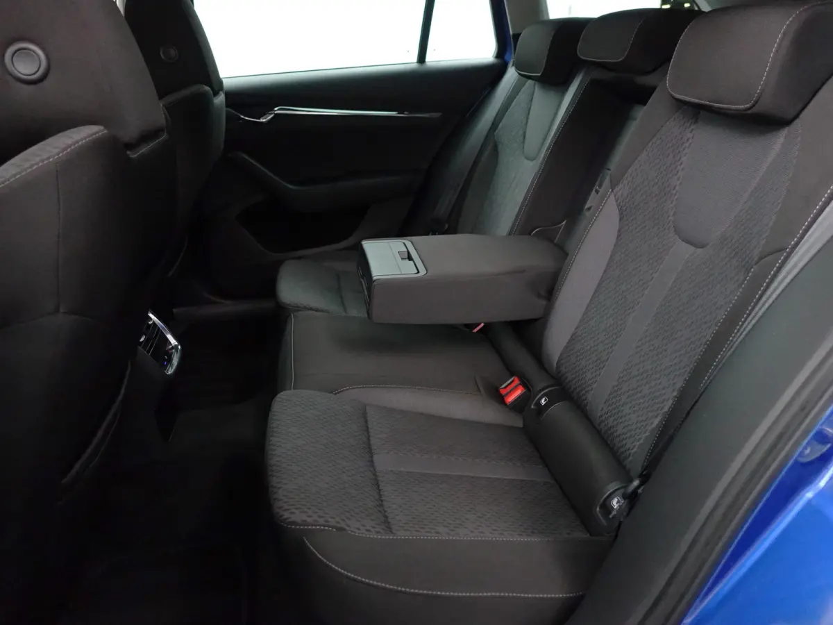 1.0 e-TSI Business Edition Plus Aut- Carplay, Sfeerverlichting, Virtual Cockpit, Ada Cruise, Dynamic Select, Sport Interieur