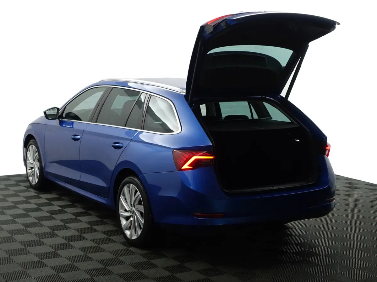 1.0 e-TSI Business Edition Plus Aut- Carplay, Sfeerverlichting, Virtual Cockpit, Ada Cruise, Dynamic Select, Sport Interieur