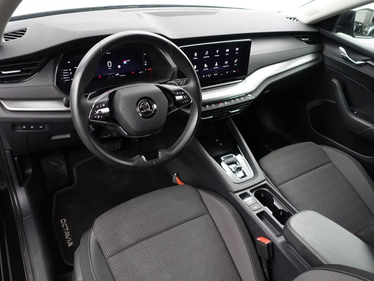 1.0 e-TSI Business Edition Aut- Stuur/Stoelverwarming, Carplay, Android Auto, Sfeerverlichting, Camera, Ada Cruise