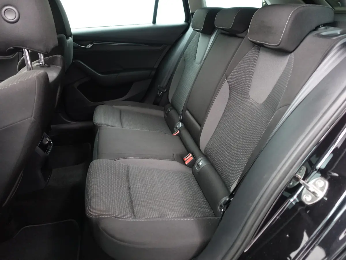 1.0 e-TSI Business Edition Aut- Stuur/Stoelverwarming, Carplay, Android Auto, Sfeerverlichting, Camera, Ada Cruise