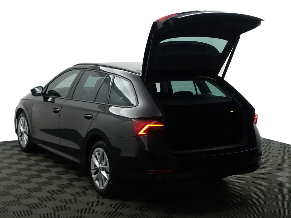 1.0 e-TSI Business Edition Aut- Stuur/Stoelverwarming, Carplay, Android Auto, Sfeerverlichting, Camera, Ada Cruise