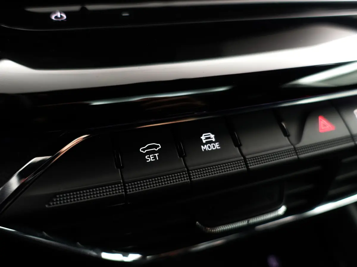 1.0 e-TSI Business Edition Plus Aut- Panoramadak, Sport Interieur, Sfeerverlichting, Xenon Led, Dynamic Select, CarPlay