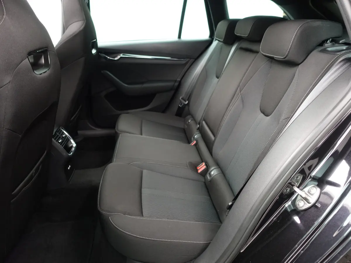 1.0 e-TSI Business Edition Plus Aut- Panoramadak, Sport Interieur, Sfeerverlichting, Xenon Led, Dynamic Select, CarPlay