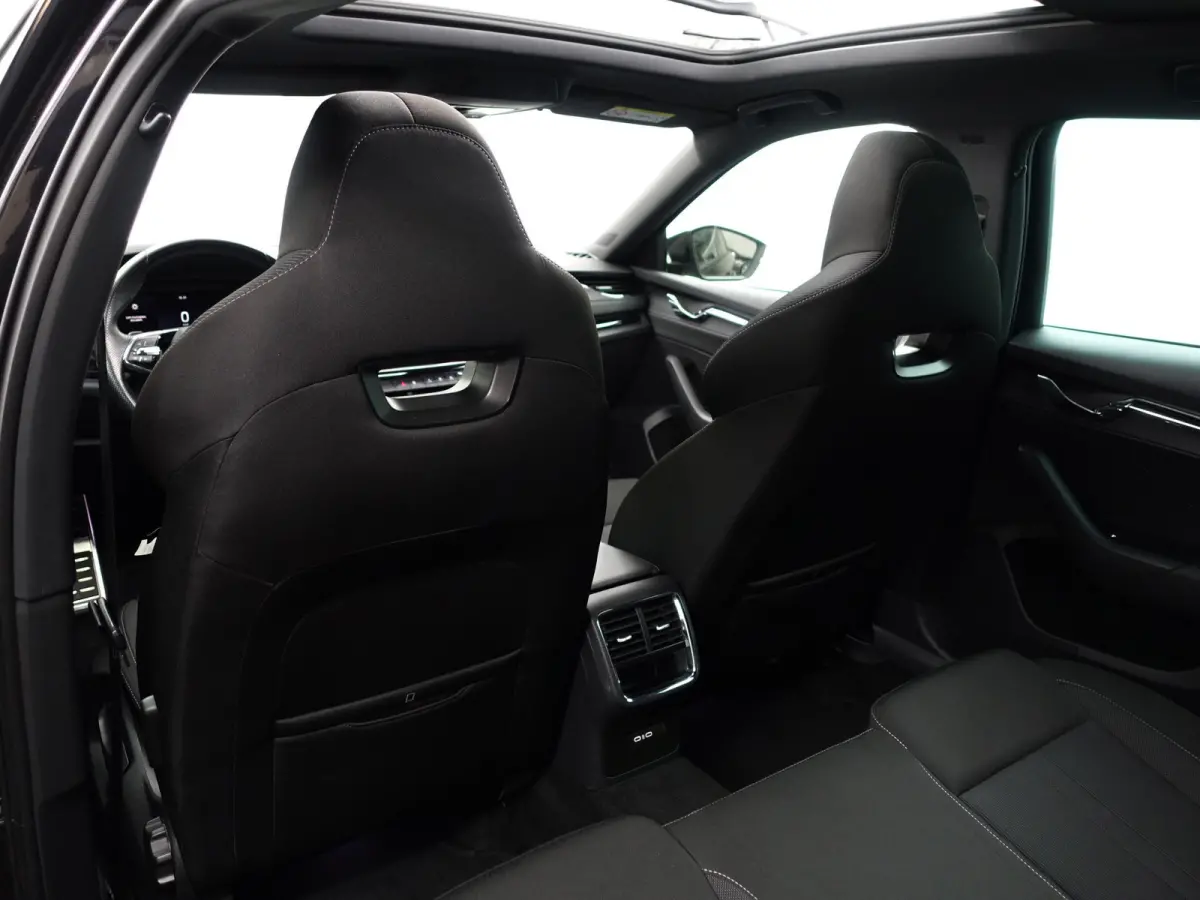 1.0 e-TSI Business Edition Plus Aut- Panoramadak, Sport Interieur, Sfeerverlichting, Xenon Led, Dynamic Select, CarPlay