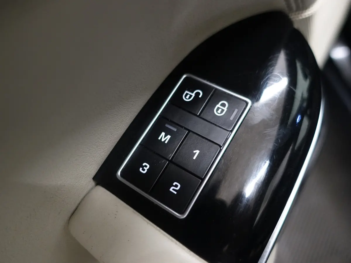 3.0 TDV6 Vogue Autobiography Aut- Panoramadak, Bi Colour Leder Interieur, Meridian Premium Audio, Stoelventilatie