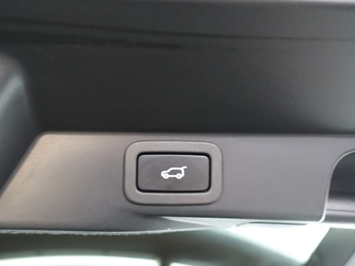 2.0 P400e Autobiography Dynamic- Panoramisch dak, Memory Seats, Koelkast, Head Up, Meridian, Stuur/Stoelverwarming, Xenon Led