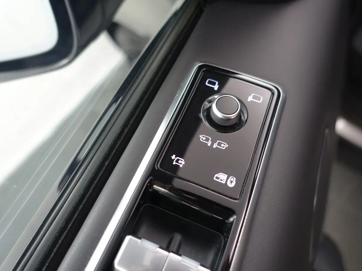 2.0 P400e Autobiography Dynamic- Panoramisch dak, Memory Seats, Koelkast, Head Up, Meridian, Stuur/Stoelverwarming, Xenon Led