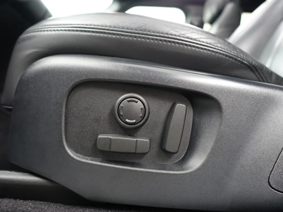 2.0 P400e Autobiography Dynamic- Panoramisch dak, Memory Seats, Koelkast, Head Up, Meridian, Stuur/Stoelverwarming, Xenon Led