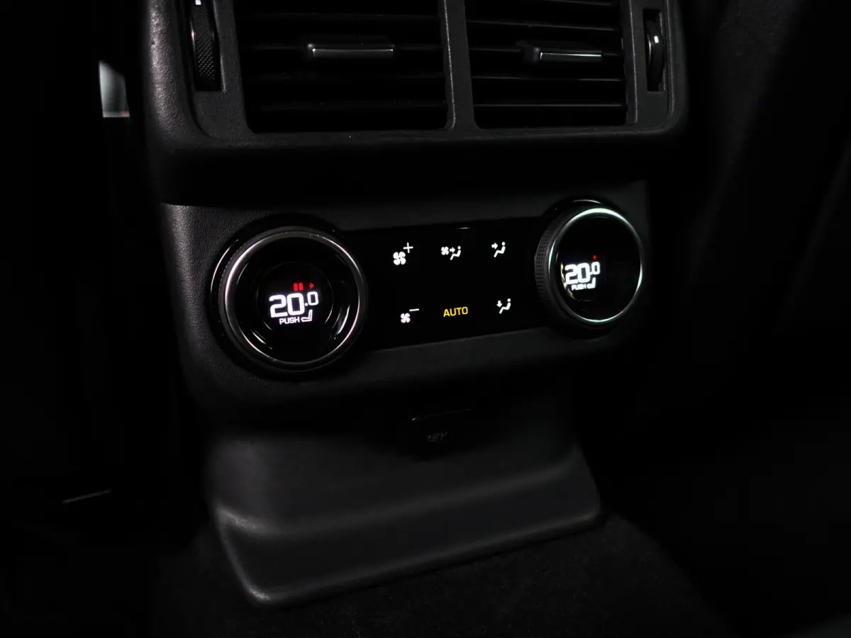 2.0 P400e SE- Two Tone, Stoelventilatie, Stuur/Stoelverwarming, CarPlay, 360 Camera, Meridian Audio