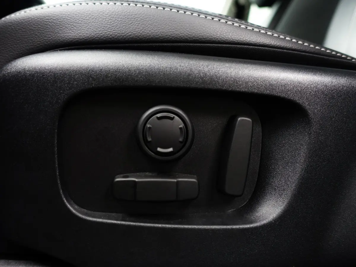 2.0 P400e SE- Two Tone, Stoelventilatie, Stuur/Stoelverwarming, CarPlay, 360 Camera, Meridian Audio