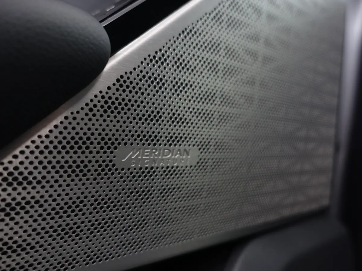 2.0 P400e SE- Two Tone, Stoelventilatie, Stuur/Stoelverwarming, CarPlay, 360 Camera, Meridian Audio