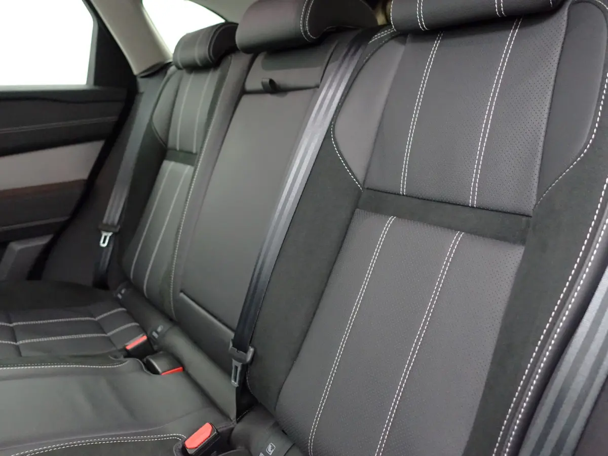 2.0 P400e SE- Two Tone, Stoelventilatie, Stuur/Stoelverwarming, CarPlay, 360 Camera, Meridian Audio