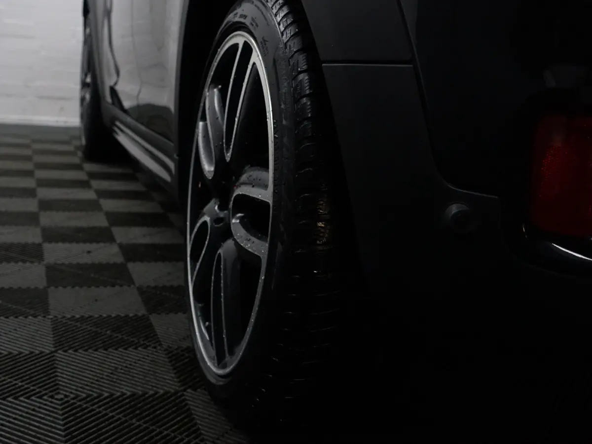 Mini 2.0 Cooper S ALL4 JCW Aut- Head Up, Memory, Harman Kardon, Panoramadak, Camera, Sfeerverlichting