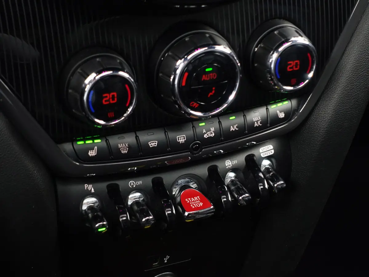 Mini 2.0 Cooper S ALL4 JCW Aut- Head Up, Memory, Harman Kardon, Panoramadak, Camera, Sfeerverlichting