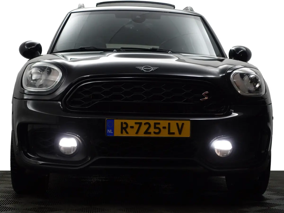 Mini 2.0 Cooper S ALL4 JCW Aut- Head Up, Memory, Harman Kardon, Panoramadak, Camera, Sfeerverlichting