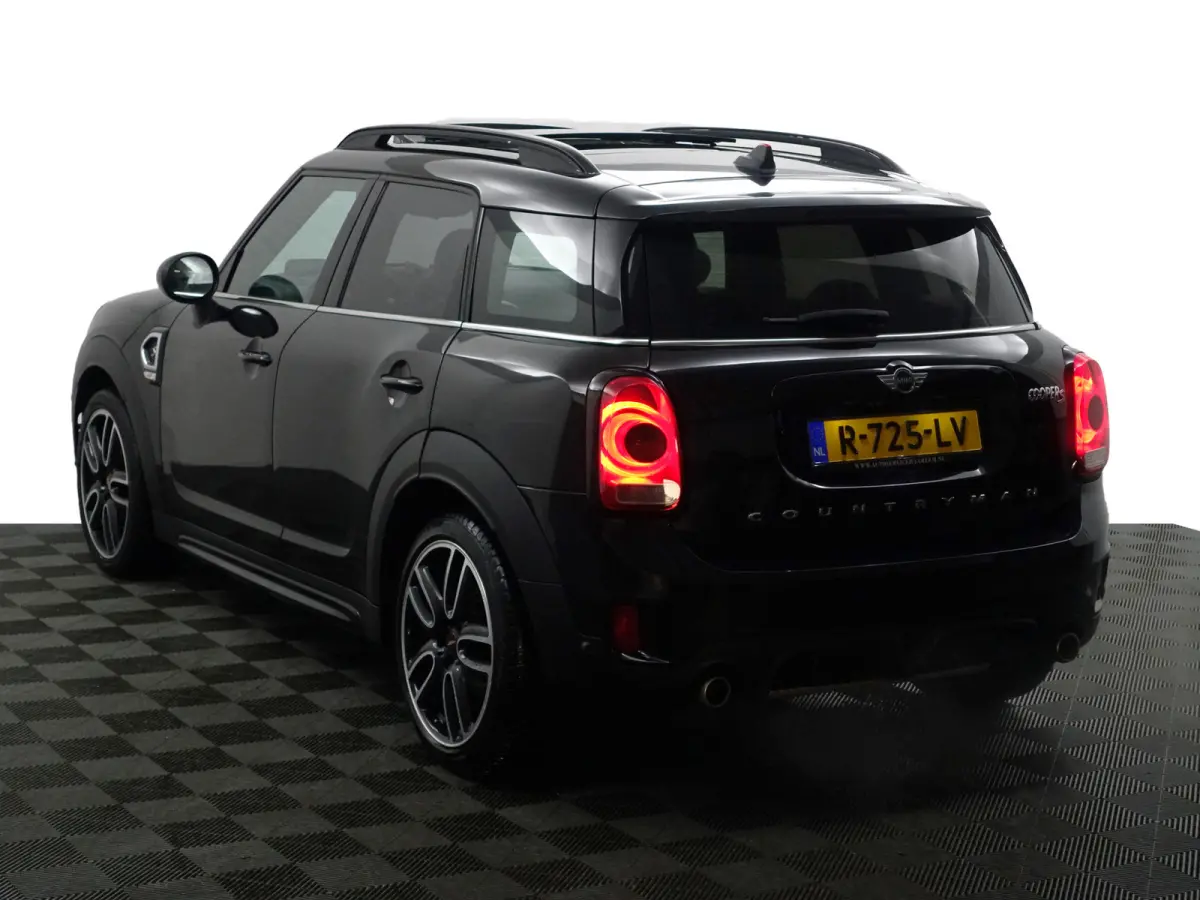 Mini 2.0 Cooper S ALL4 JCW Aut- Head Up, Memory, Harman Kardon, Panoramadak, Camera, Sfeerverlichting