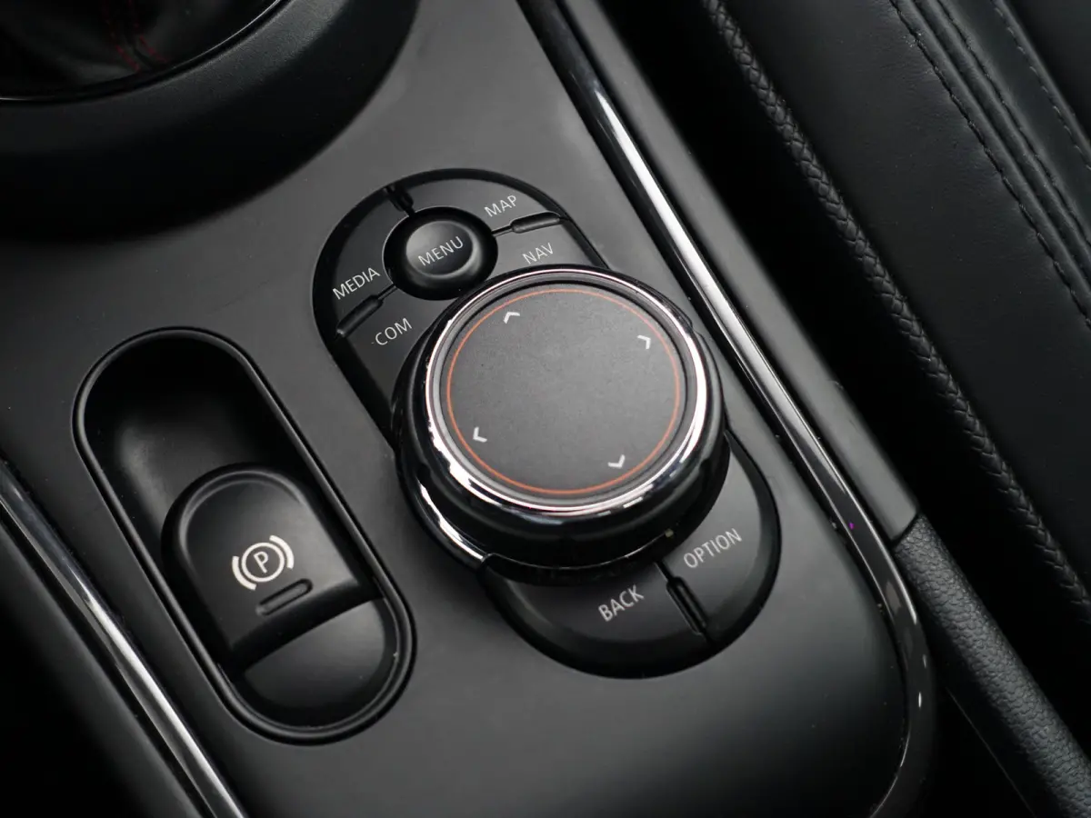 Mini 2.0 Cooper S ALL4 JCW Aut- Head Up, Memory, Harman Kardon, Panoramadak, Camera, Sfeerverlichting