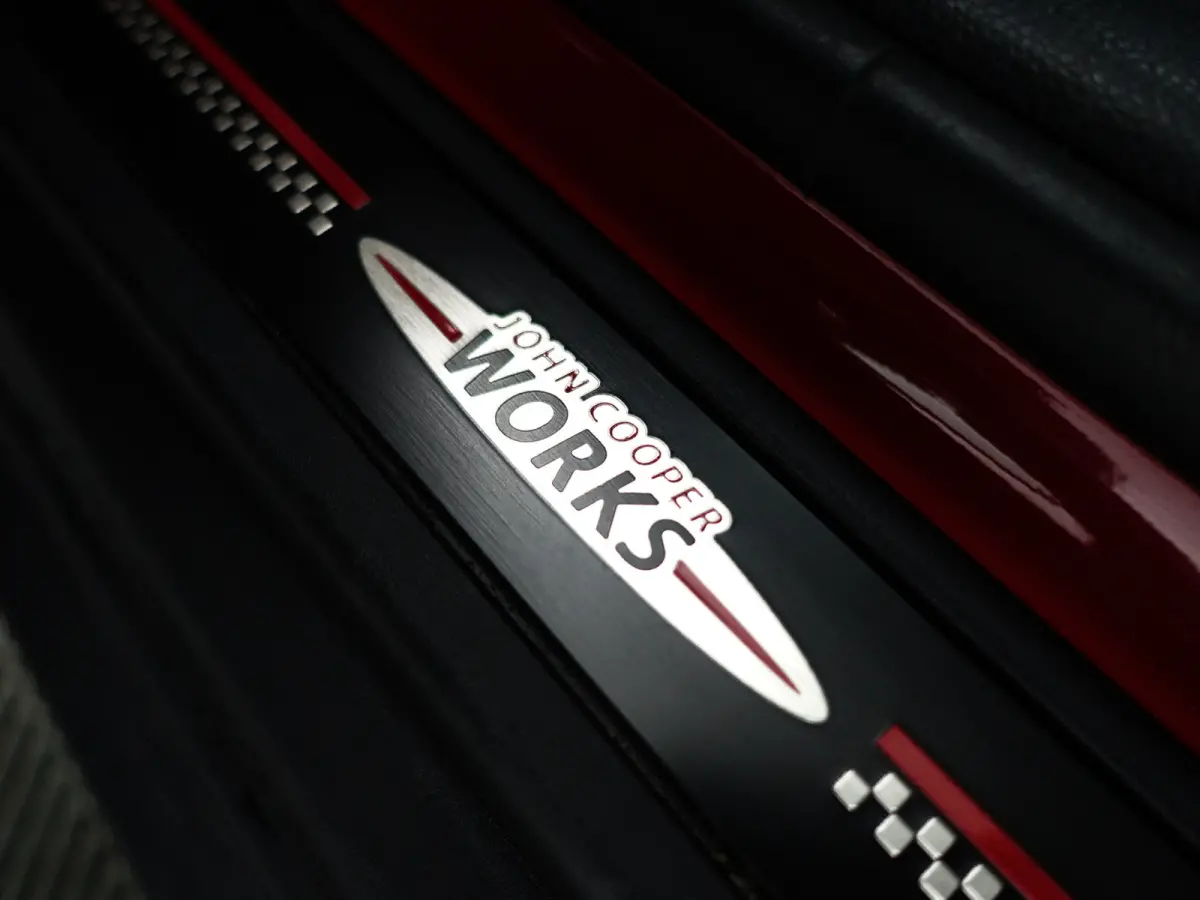 Mini 2.0 Cooper S 192pk John Cooper Works Aut- Two Tone, Panoramadak, Sfeerverlichting, Ada Cruise, Xenon Led, Dynamic Select