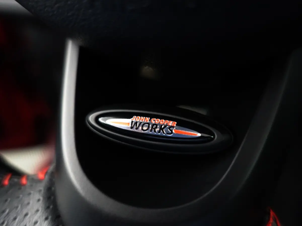 Mini 2.0 Cooper S 192pk John Cooper Works Aut- Two Tone, Panoramadak, Sfeerverlichting, Ada Cruise, Xenon Led, Dynamic Select