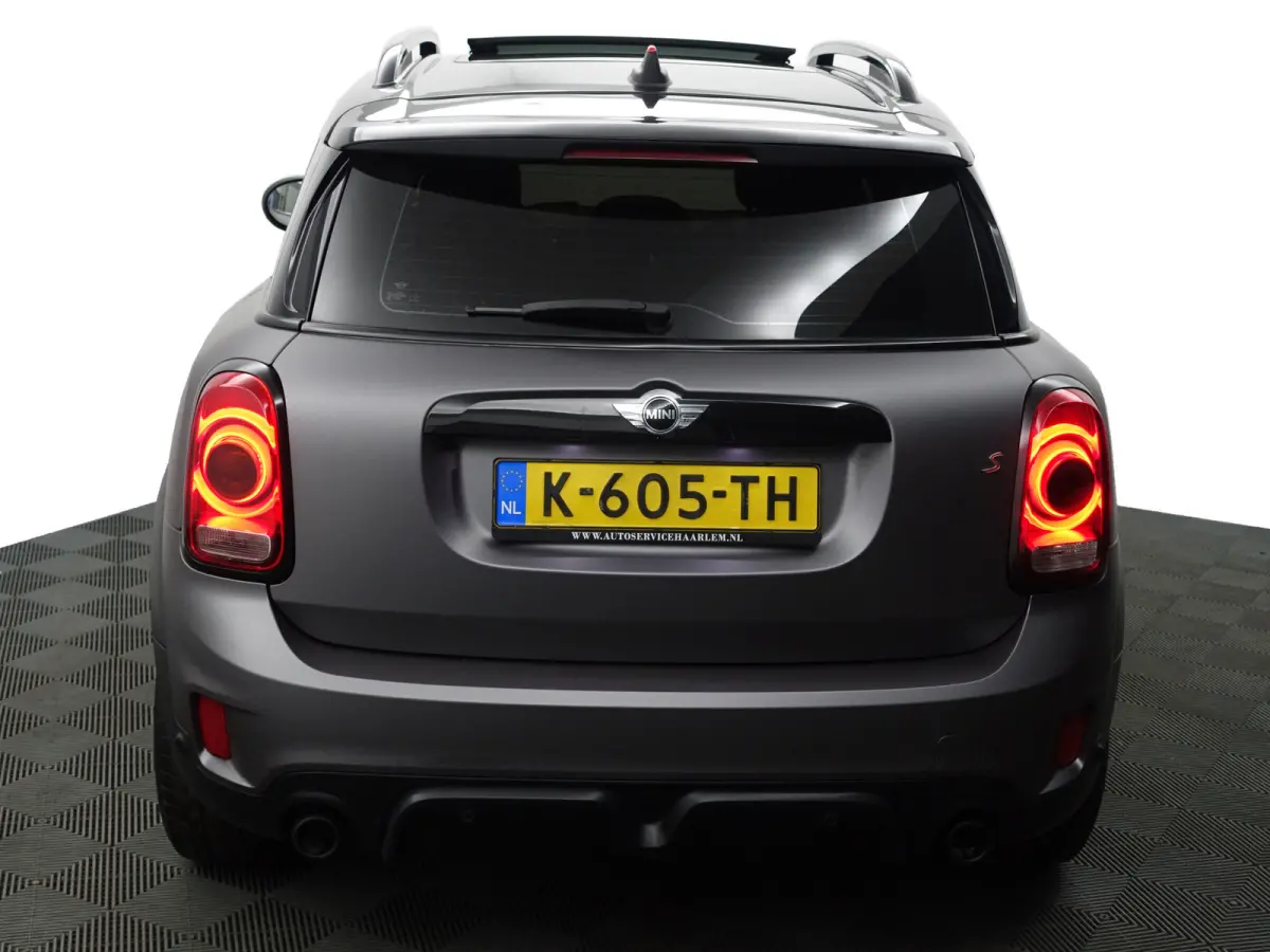 Mini 2.0 Cooper S 192pk John Cooper Works Aut- Two Tone, Panoramadak, Sfeerverlichting, Ada Cruise, Xenon Led, Dynamic Select