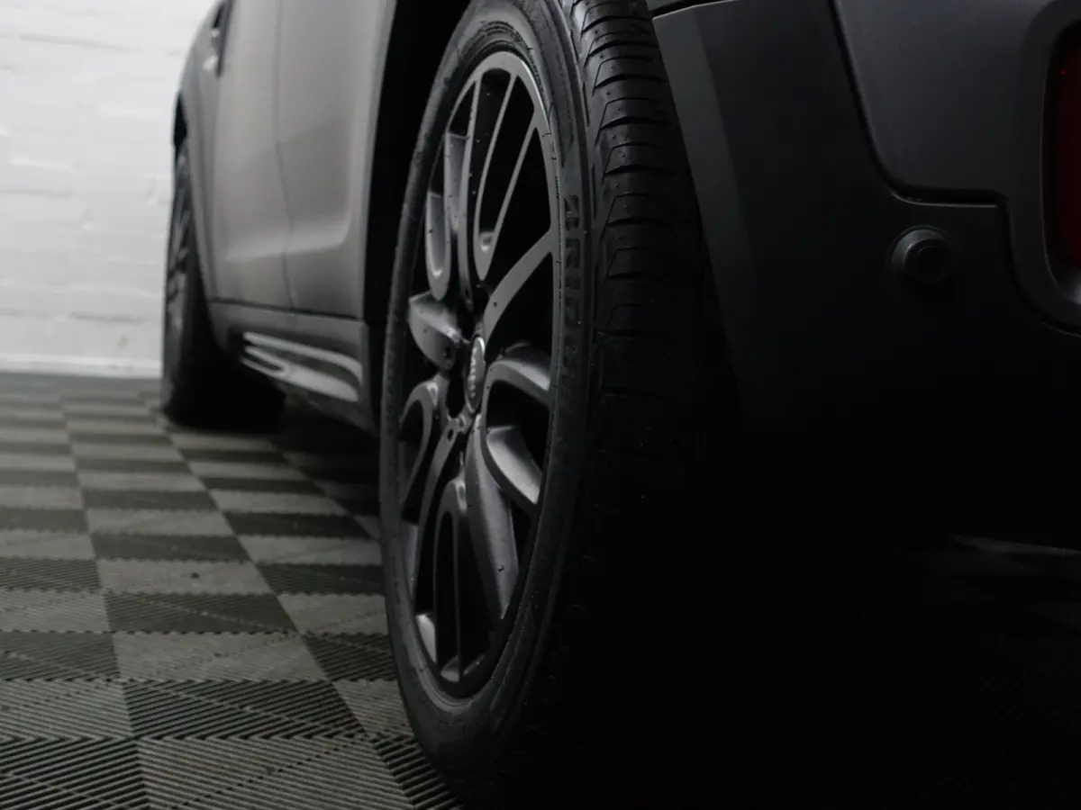 Mini 2.0 Cooper S 192pk John Cooper Works Aut- Two Tone, Panoramadak, Sfeerverlichting, Ada Cruise, Xenon Led, Dynamic Select