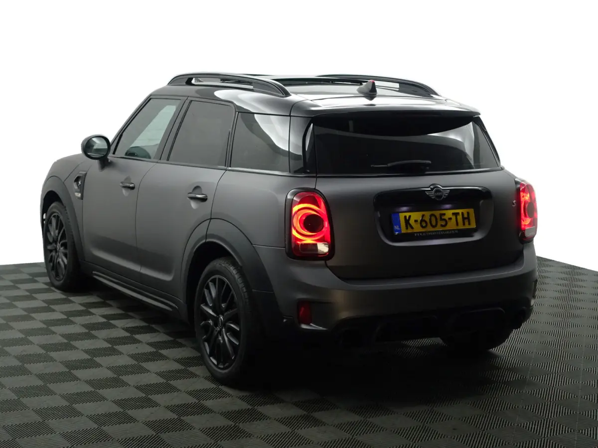 Mini 2.0 Cooper S 192pk John Cooper Works Aut- Two Tone, Panoramadak, Sfeerverlichting, Ada Cruise, Xenon Led, Dynamic Select
