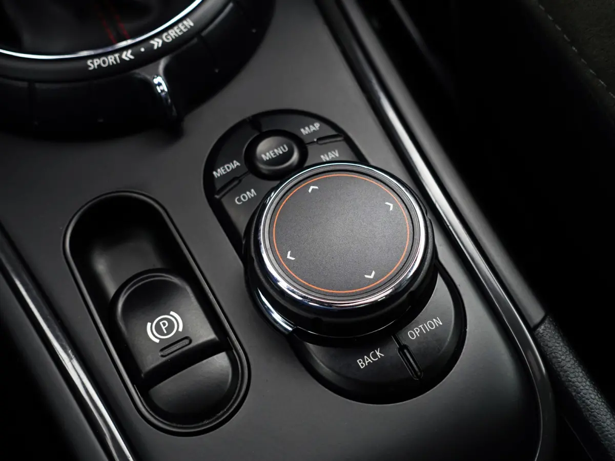 Mini 2.0 Cooper S 192pk John Cooper Works Aut- Two Tone, Panoramadak, Sfeerverlichting, Ada Cruise, Xenon Led, Dynamic Select