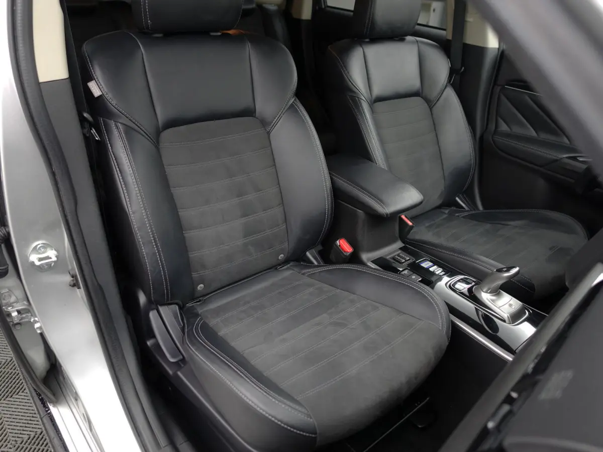 2.4 PHEV Blackpack Aut- Xenon Led, Stoelverwarming, Sport Leder Interieur, Trekhaak, Camera, Clima