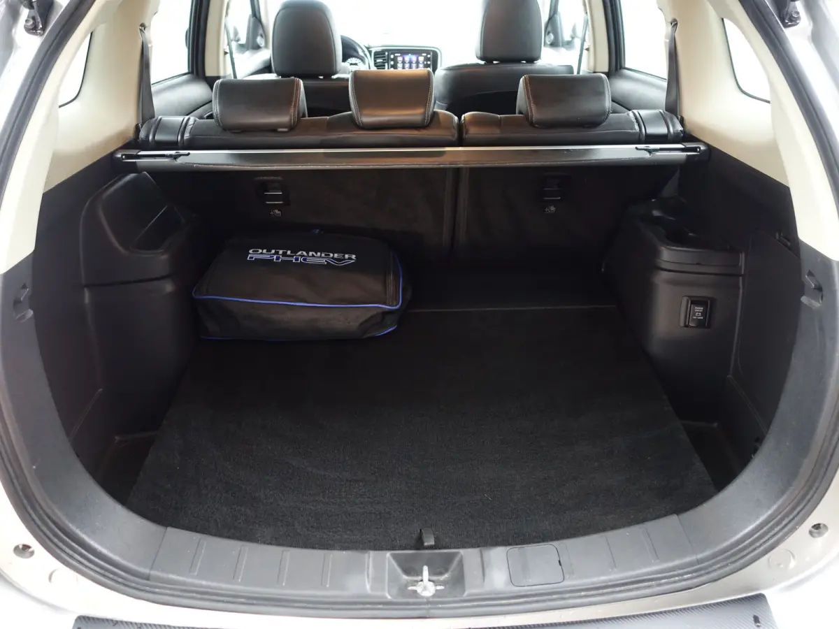 2.4 PHEV Blackpack Aut- Xenon Led, Stoelverwarming, Sport Leder Interieur, Trekhaak, Camera, Clima