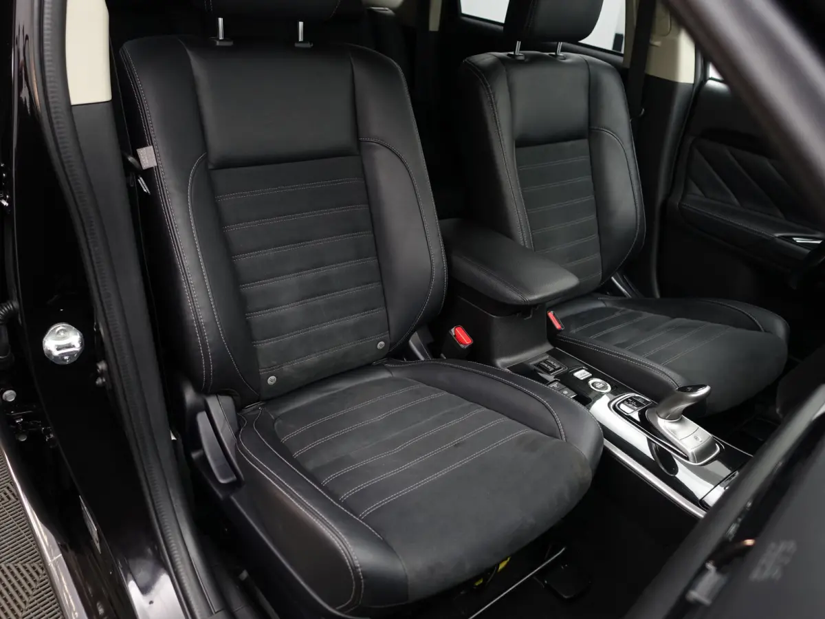 2.0 PHEV Instyle+ Aut- Stuur/Stoelverwarming, Camera, Xenon Led, Trekhaak, Park Assist