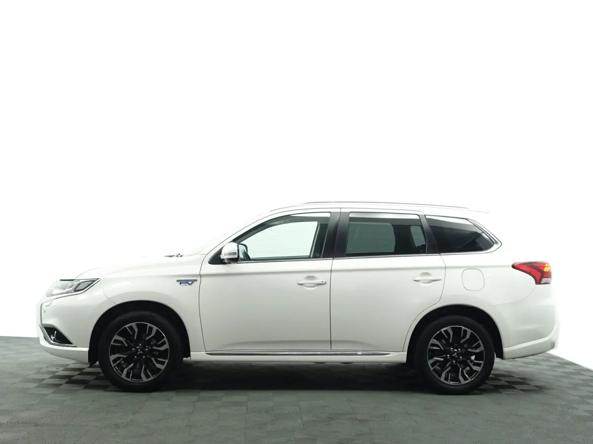 2.0 PHEV 4WD instyle+ Aut- 360 Camera, Leder, Stuur/Stoelverwarming, Clima, Xenon Led