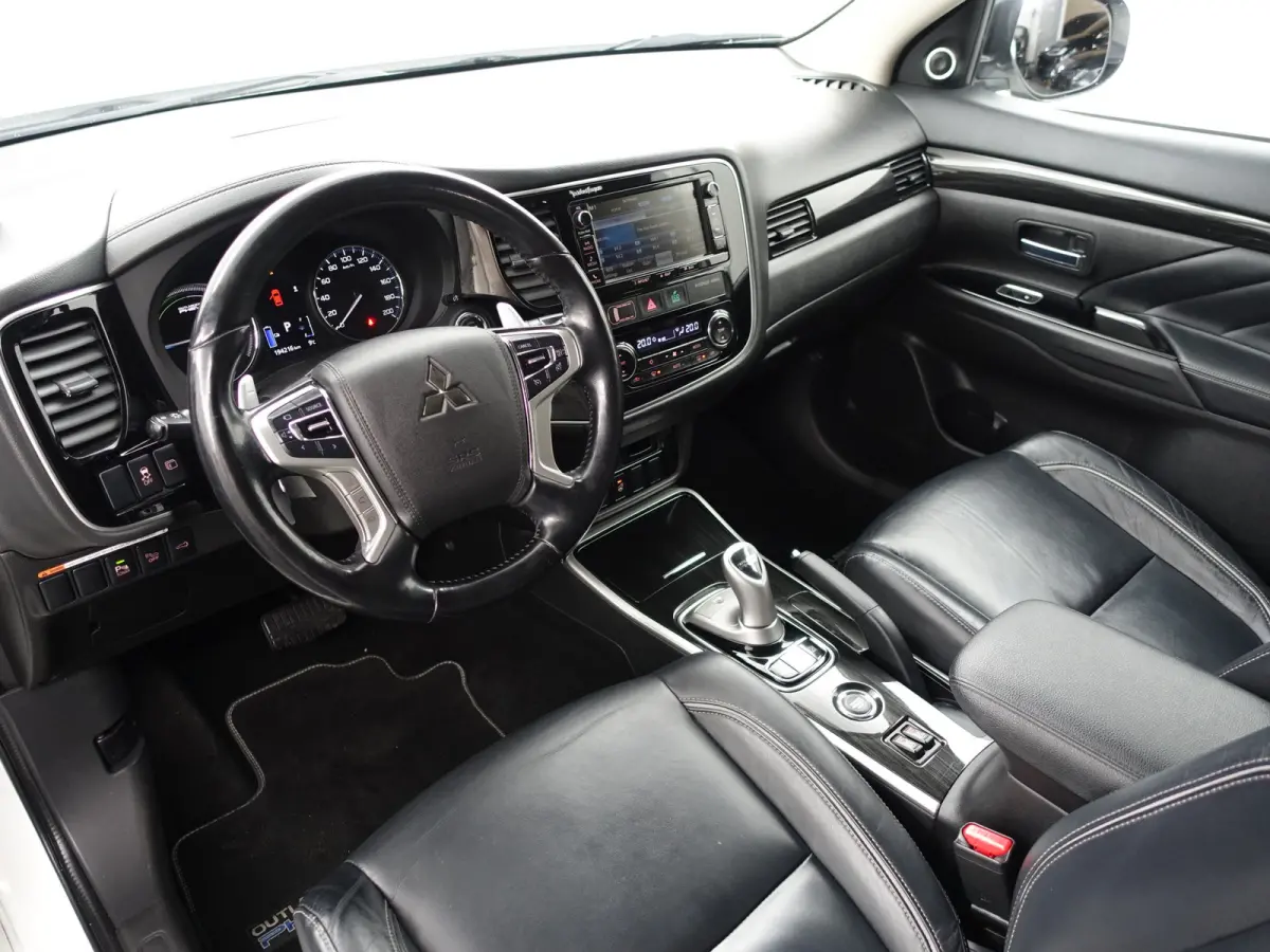 2.0 PHEV 4WD instyle+ Aut- 360 Camera, Leder, Stuur/Stoelverwarming, Clima, Xenon Led