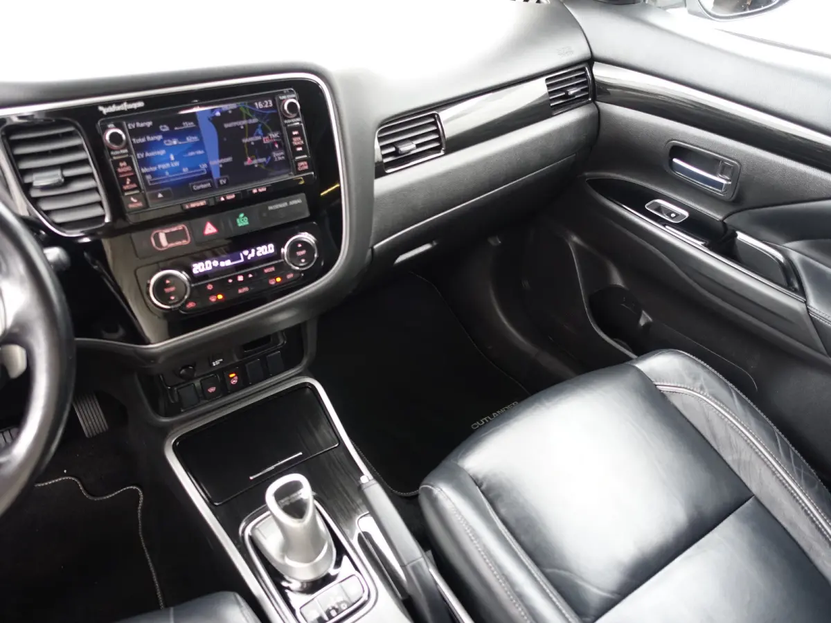 2.0 PHEV 4WD instyle+ Aut- 360 Camera, Leder, Stuur/Stoelverwarming, Clima, Xenon Led