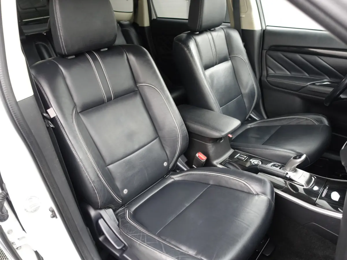 2.0 PHEV 4WD instyle+ Aut- 360 Camera, Leder, Stuur/Stoelverwarming, Clima, Xenon Led