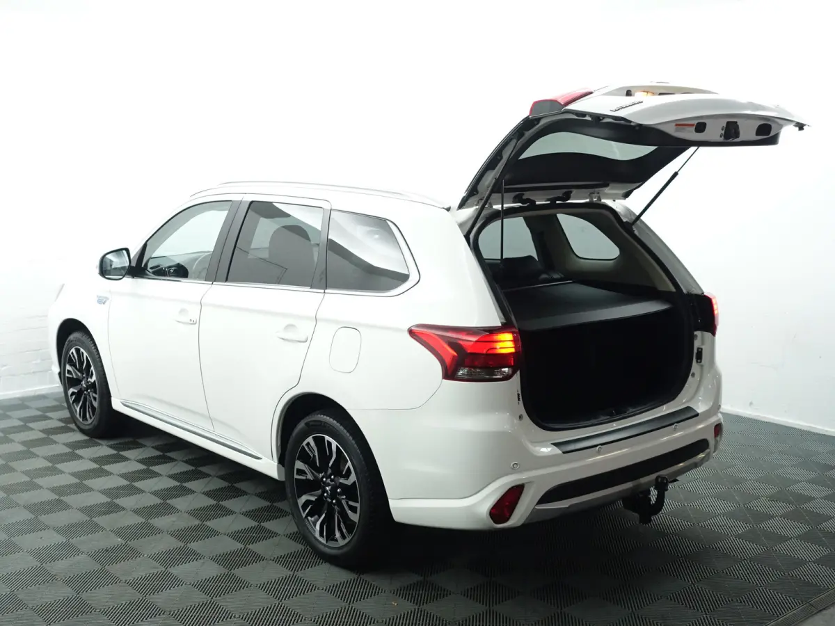 2.0 PHEV 4WD instyle+ Aut- 360 Camera, Leder, Stuur/Stoelverwarming, Clima, Xenon Led