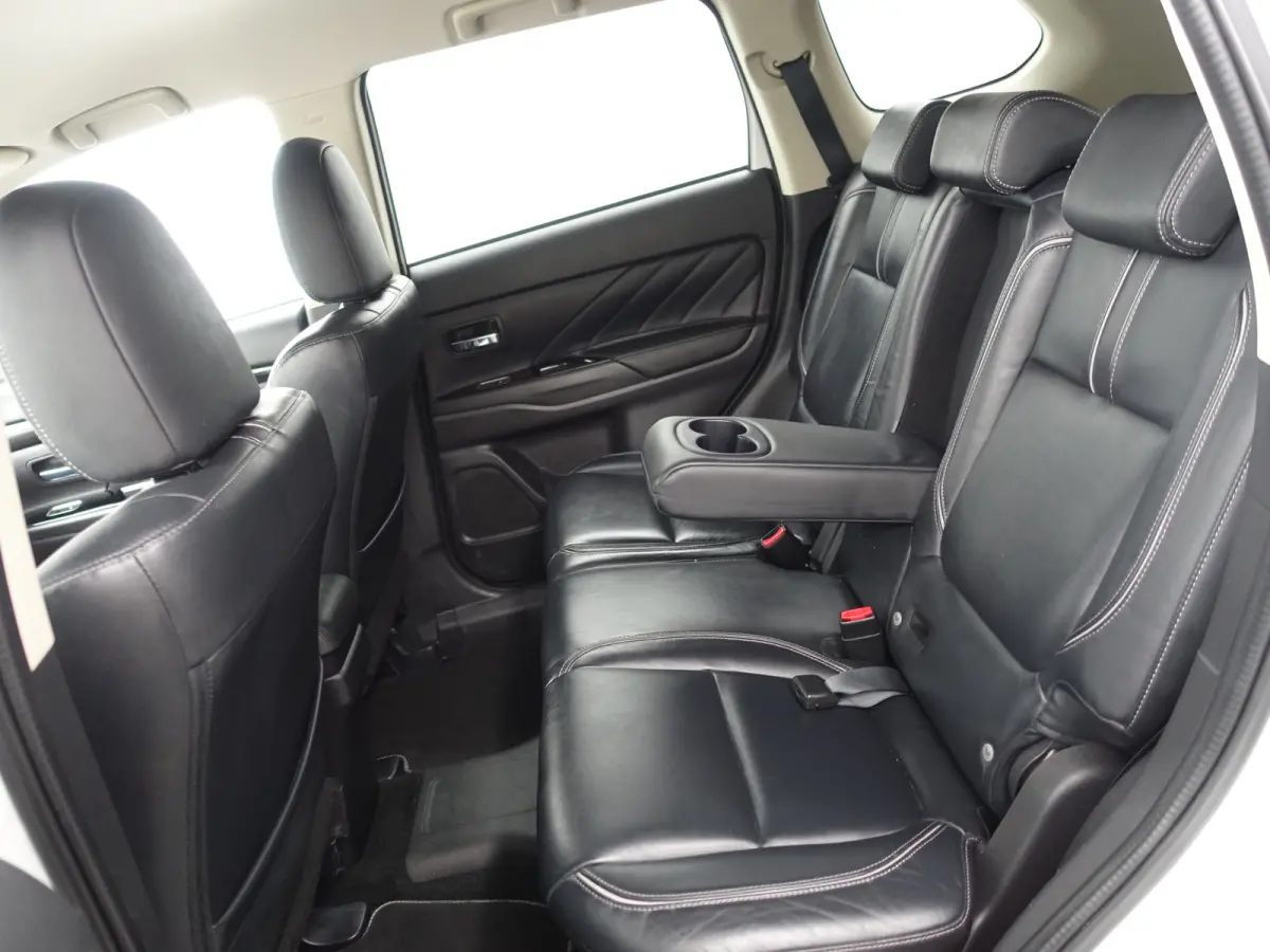 2.0 PHEV 4WD instyle+ Aut- 360 Camera, Leder, Stuur/Stoelverwarming, Clima, Xenon Led