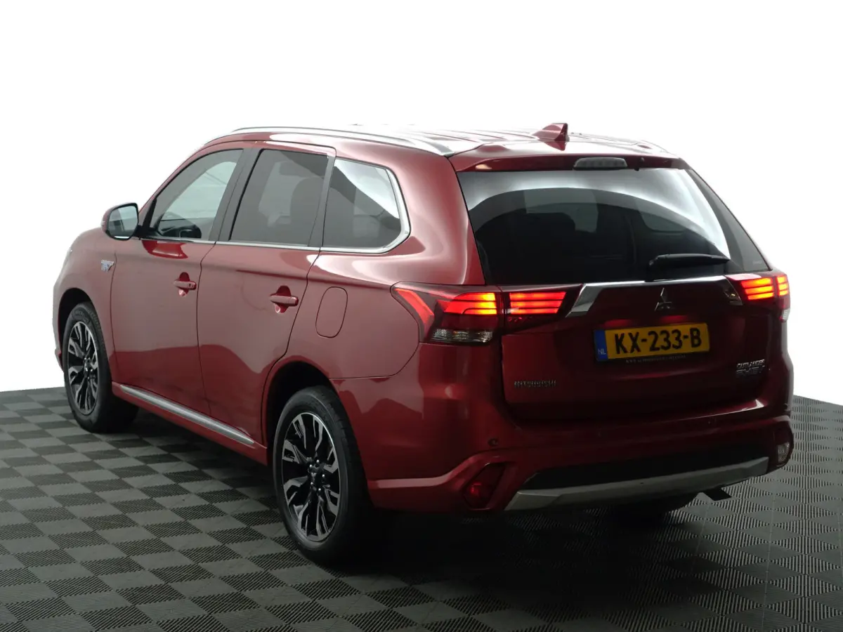 2.0 PHEV Executive Edition Aut- Xenon Led, Stoelverwarming, Camera, Park Assist, Clima, Navi